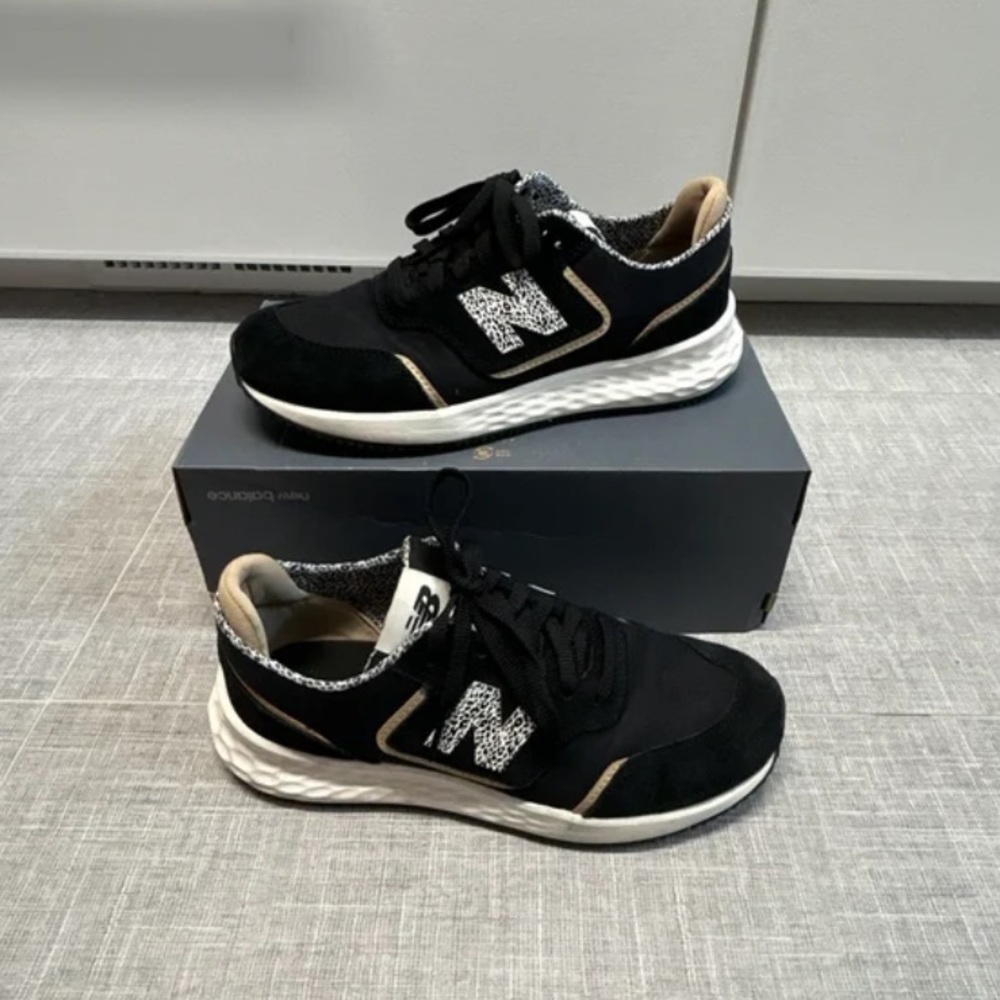 New Balance fresh foam black beige. Size 8